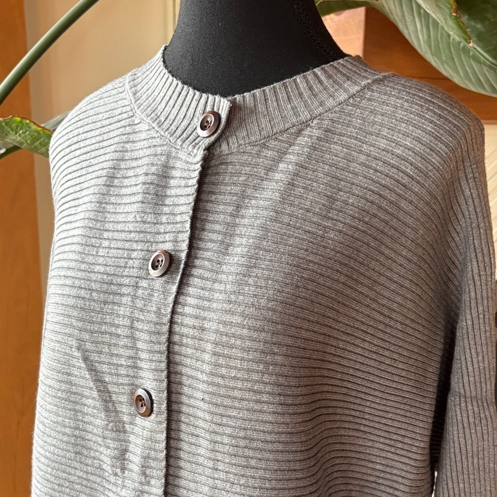 Batwing sweater - Picture 3 of 11